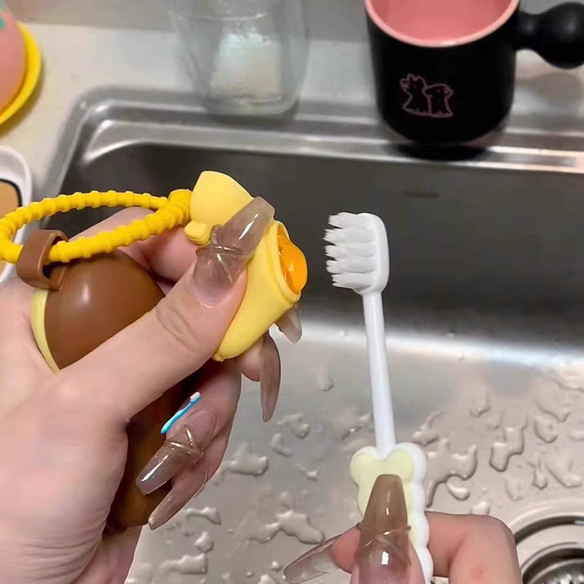 Compact Banana Toothbrush Cap with Toothpaste Storage - Perfect for Travel!