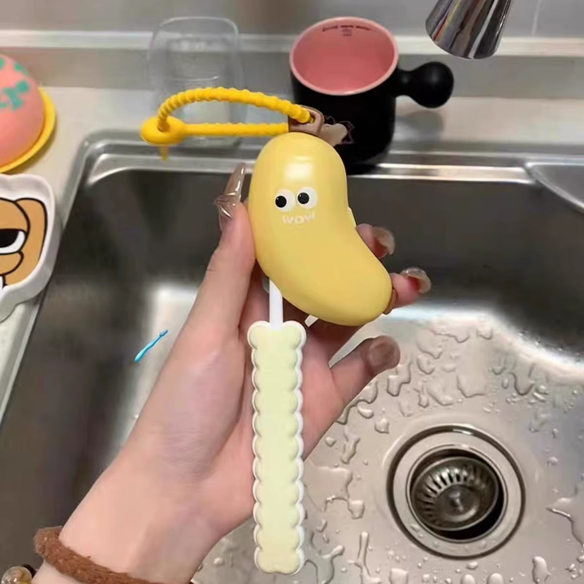 Compact Banana Toothbrush Cap with Toothpaste Storage - Perfect for Travel!